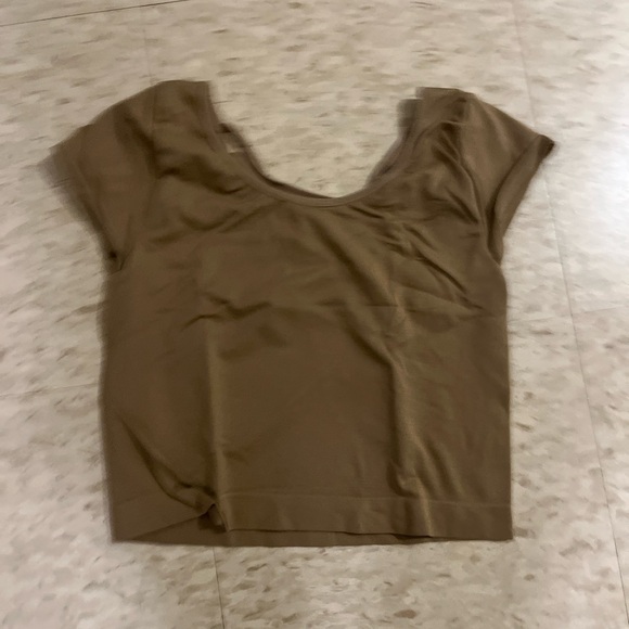 ✨Tan Cross back crop top - Picture 2 of 2